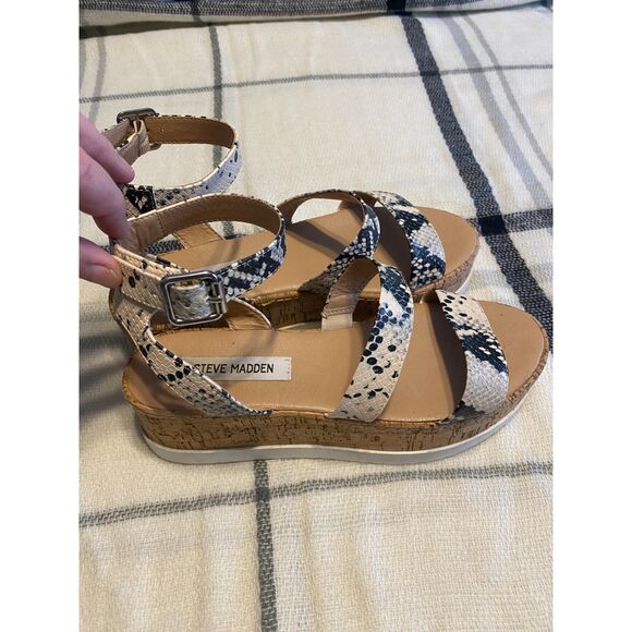 Steve Madden Women's Faithi Wedge Sandal Size 8M Snakeskin Print Silver Buckle - Picture 2 of 11